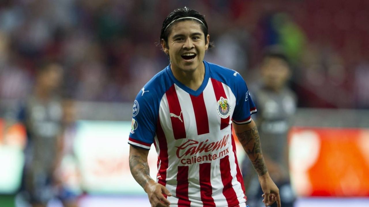 Chivas llegan a un acuerdo y habrá ‘Chofis’ López para rato