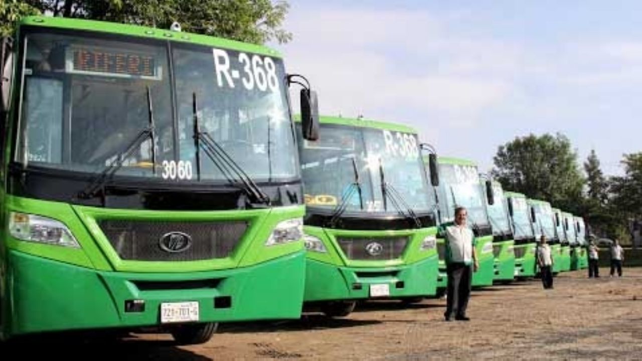 VIDEO: Mujer, bajada a empujones de un camión por el mismo chofer de la unidad