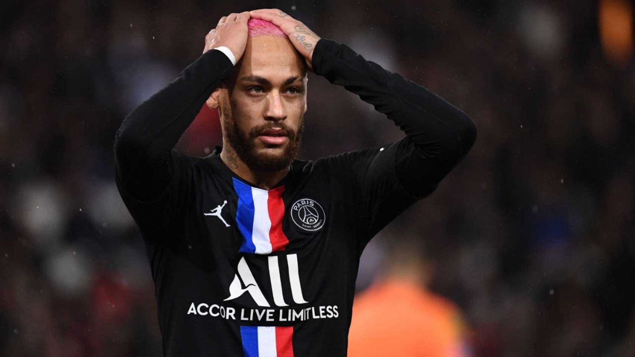 Neymar, denunciado por asociación LGBT por llamar “pequeño maricón’ al novio de su madre