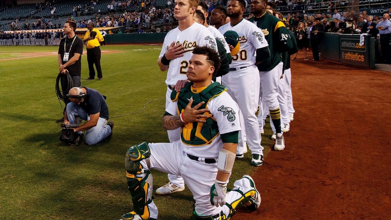 Delino DeShields lamenta no haberse arrodillado en 2017