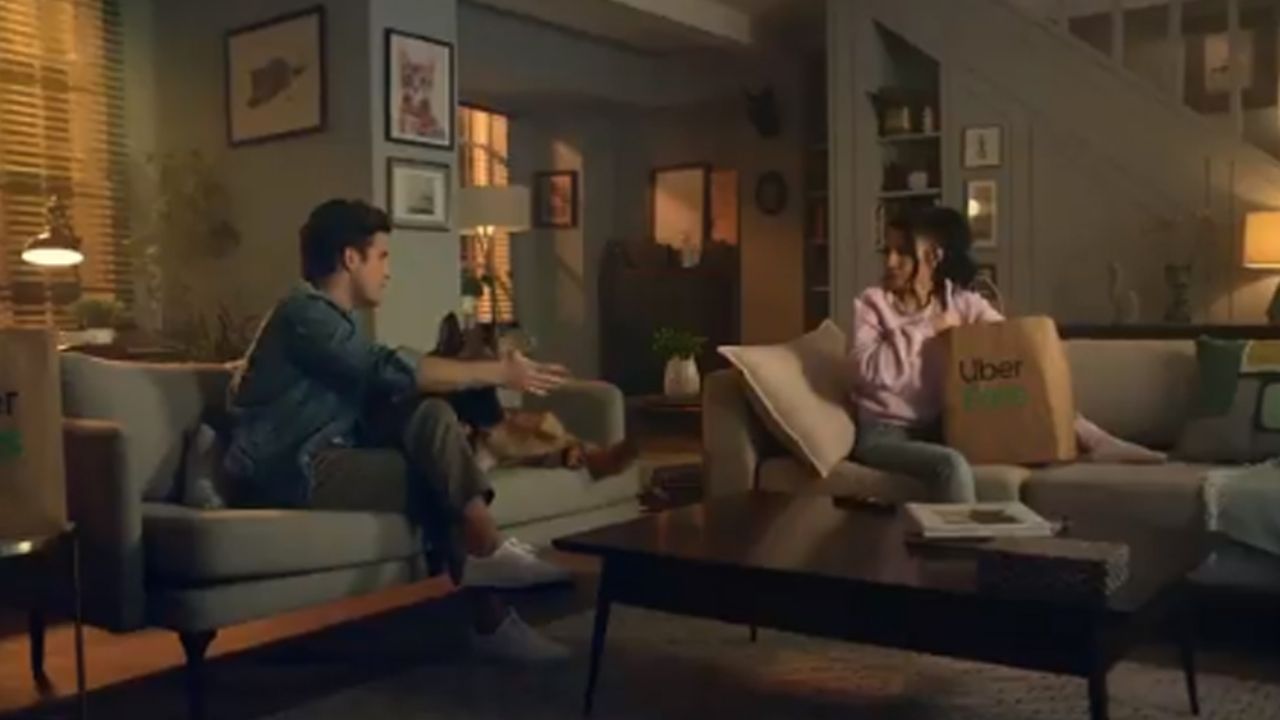 Diego Boneta y Martha Higareda siguen los pasos de Luis Miguel y hacen comercial de Uber Eats