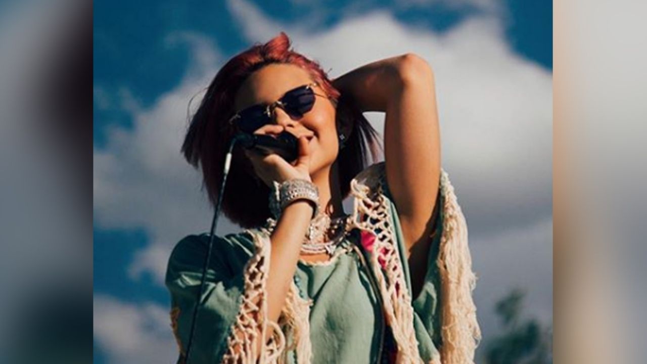 Ángela Aguilar impacta a fans con su poderosa voz al interpretar a Lola Beltrán