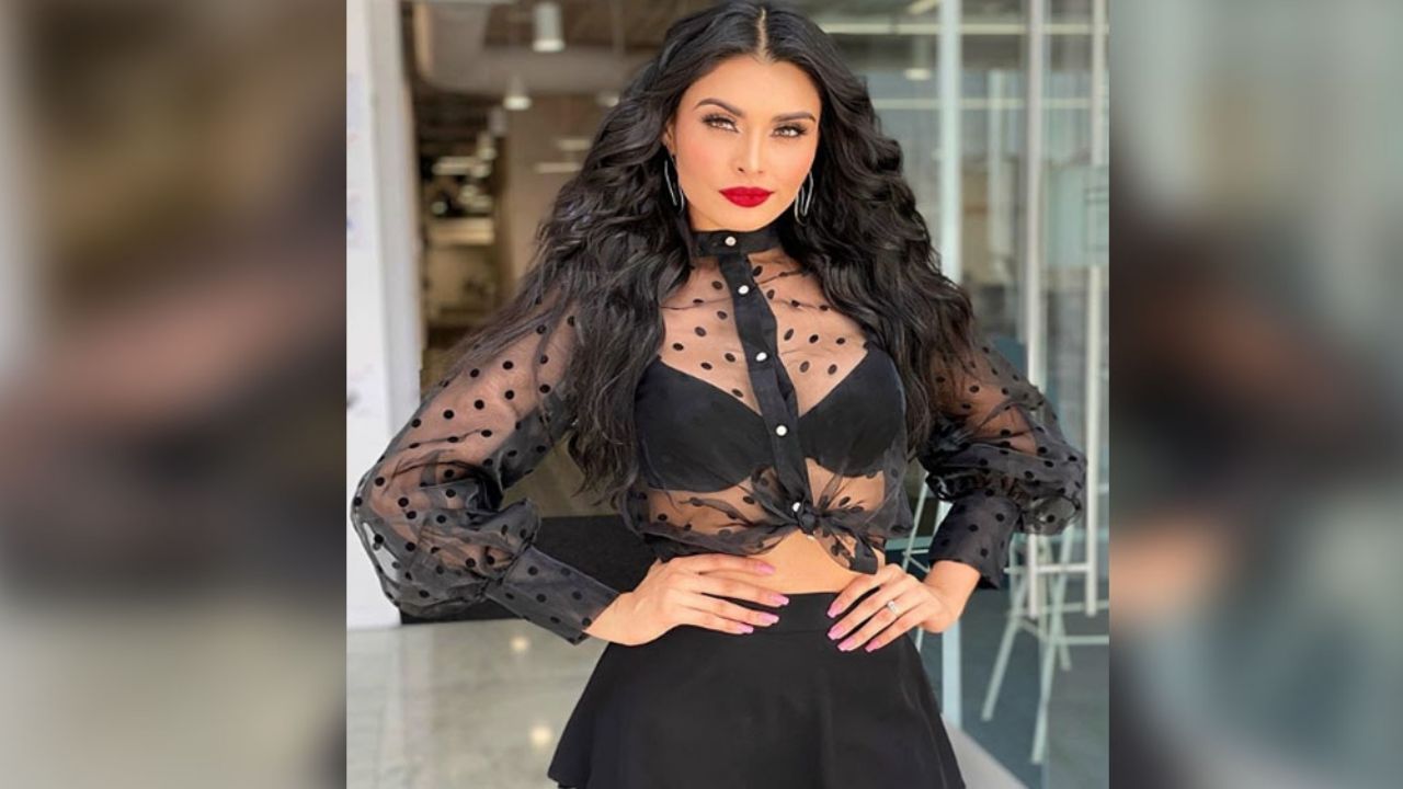 Kristal Silva sube la temperatura en blusa transparente y ajustada falda