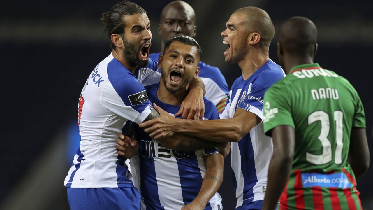 Pedazo de gol del ‘Tecatito’ Corona pone de líder al Porto