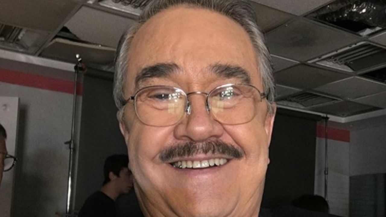 Pedro Sola no se guarda nada al opinar sobre ‘El Presidente’ y la actuación de Karla Souza