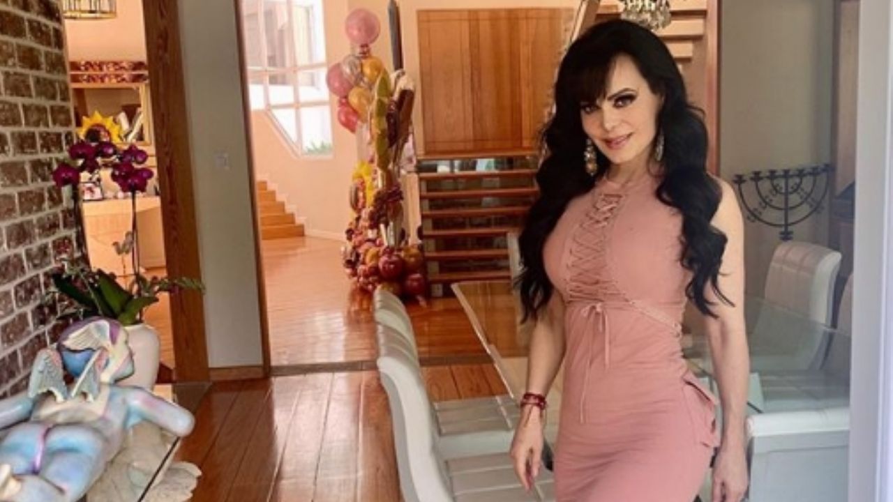 Maribel Guardia exhibe sus increíbles caderas y cinturita de avispa en reveladora pijama
