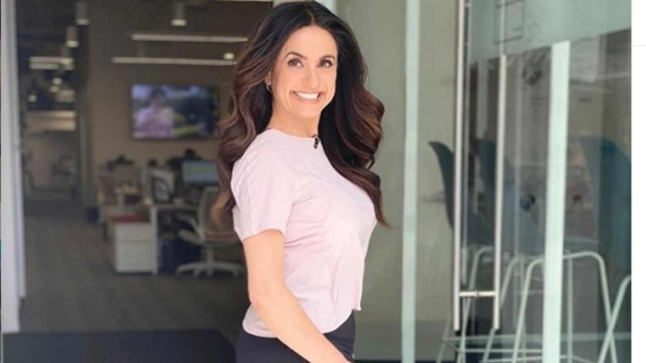 Penélope Menchaca levanta más que pasiones con sensual vestidito: “Vieja pero correosa”