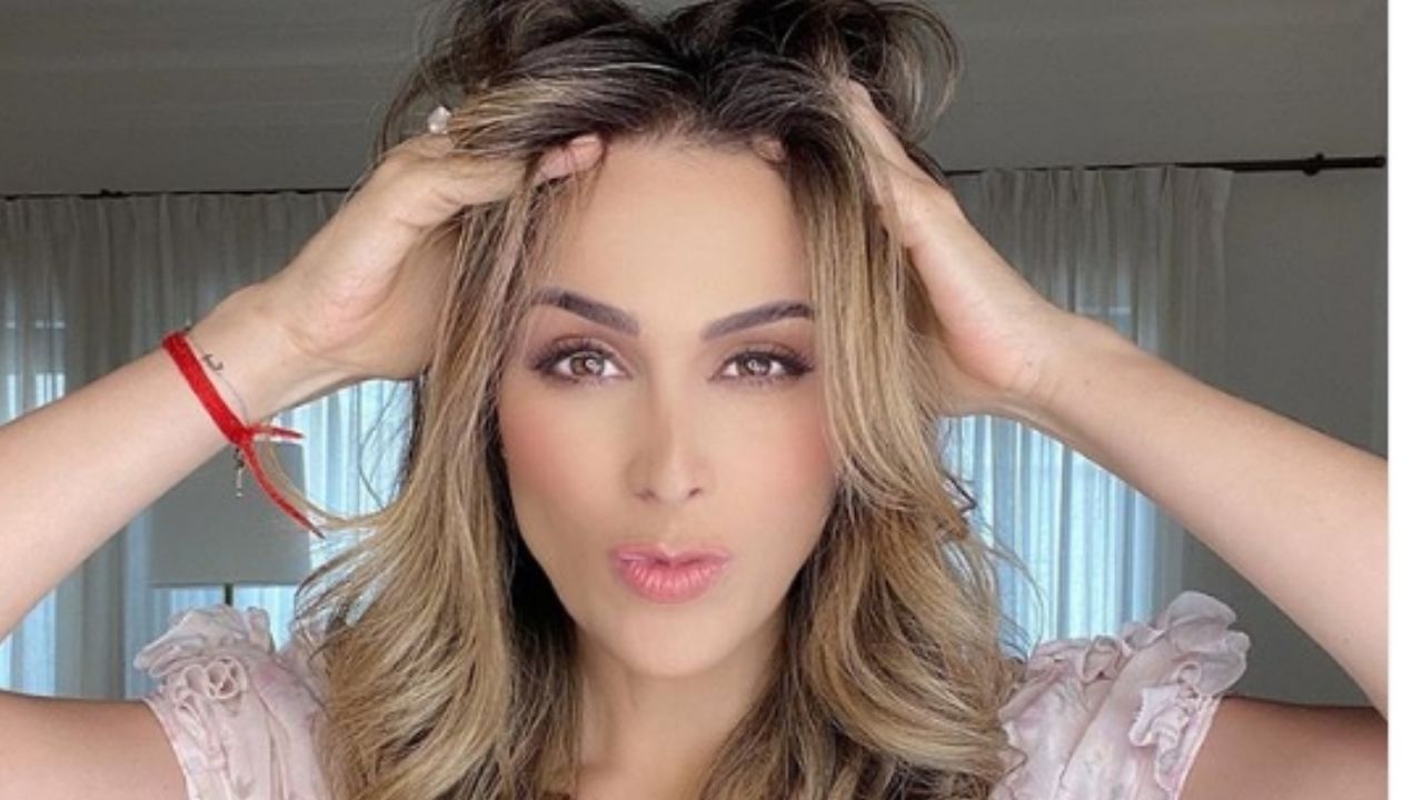 Jacky Bracamontes abusa de “irresponsable” y fans de ‘Netas Divinas’ se la ‘comen viva’
