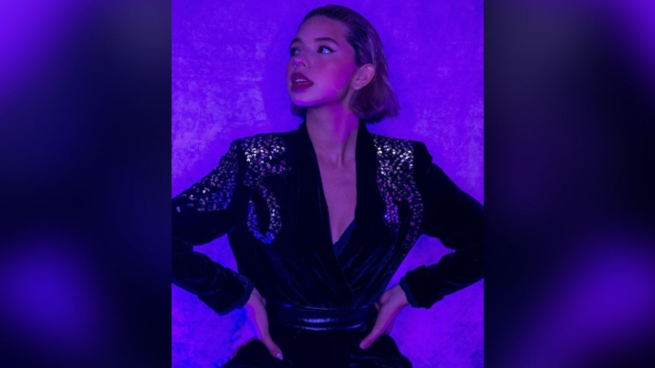 Ángela Aguilar derrite Instagram al bajarse la blusa y mostrar de más: “Bella”