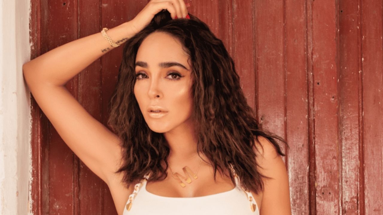 Manelyk, estrella de ‘Acapulco Shore’, causa furor desde la playa con su vestido