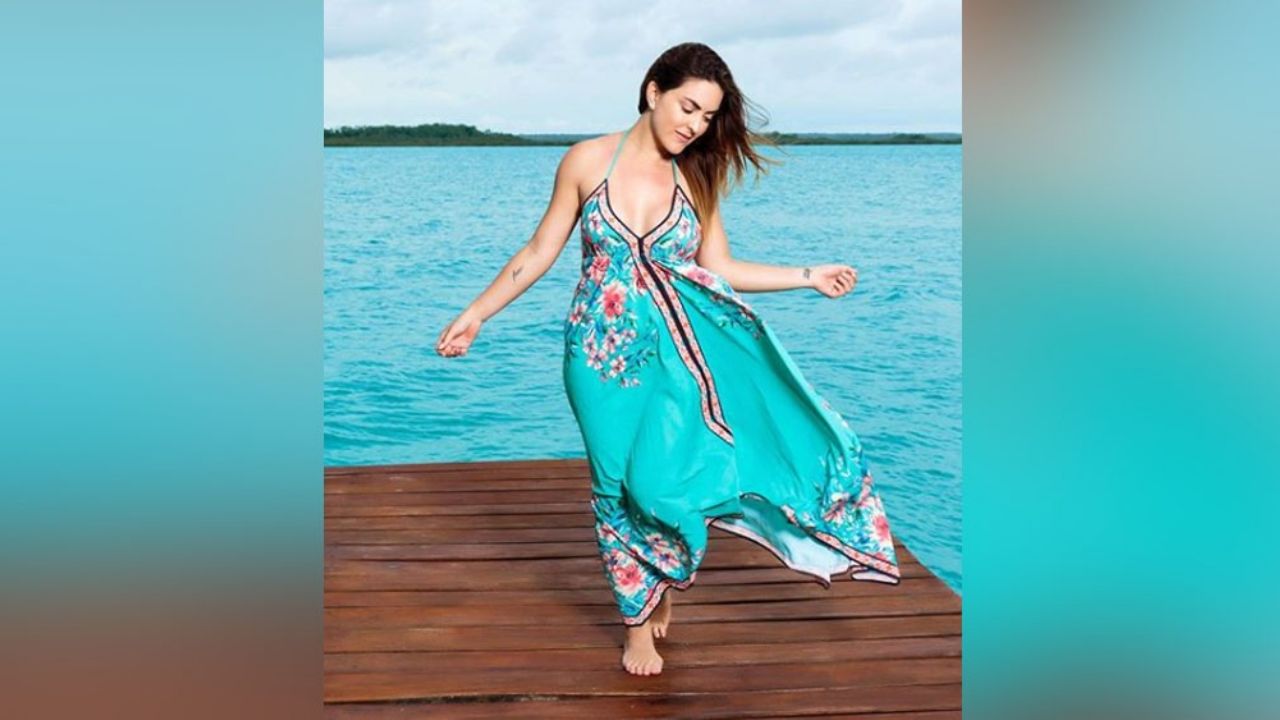 Con imponente vestido, Patty López de la Cerda luce sus pronunciadas caderas