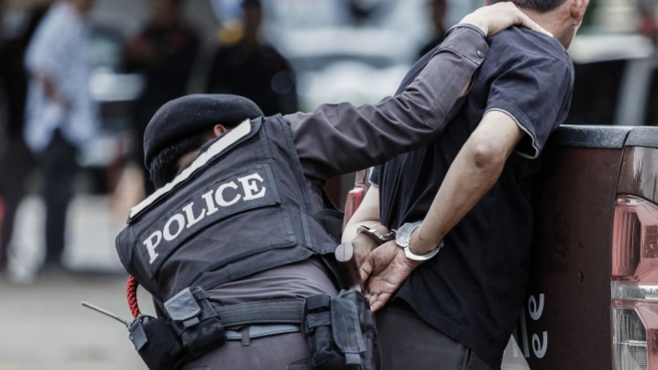 Arrestan a nigeriano acusado de 40 violaciones; fue sorprendido en casa de unos niños