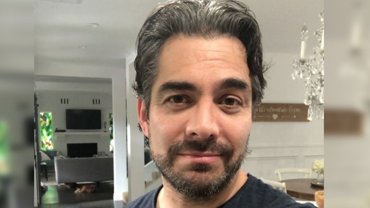 Omar Chaparro se corta y se tiñe el cabello y ahora luce 15 años más joven
