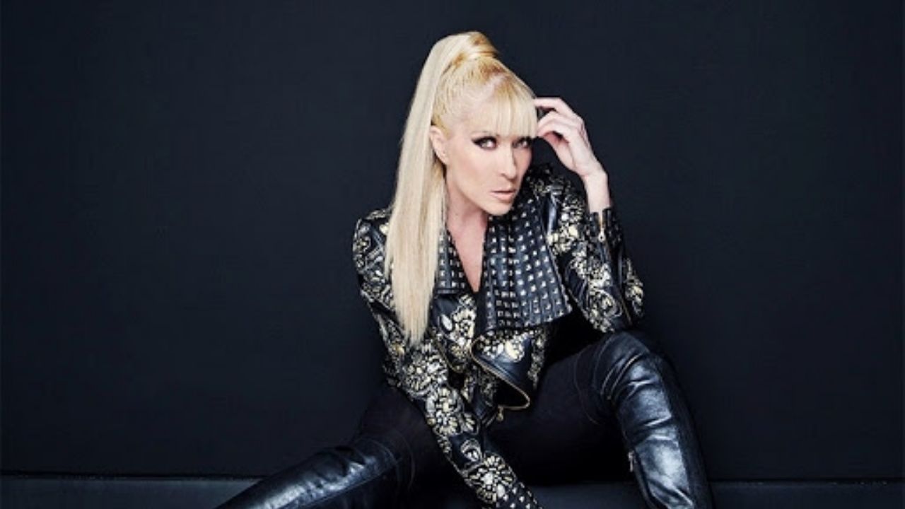 Yuri eleva la temperatura al vestirse de reggaetonera y enseñarlo todo: “Entre más vieja más buena”