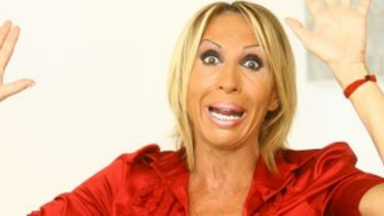 “Cara de feto”: Laura Bozzo es ‘destrozada’ en Instagram al aparecer en ropa transparente