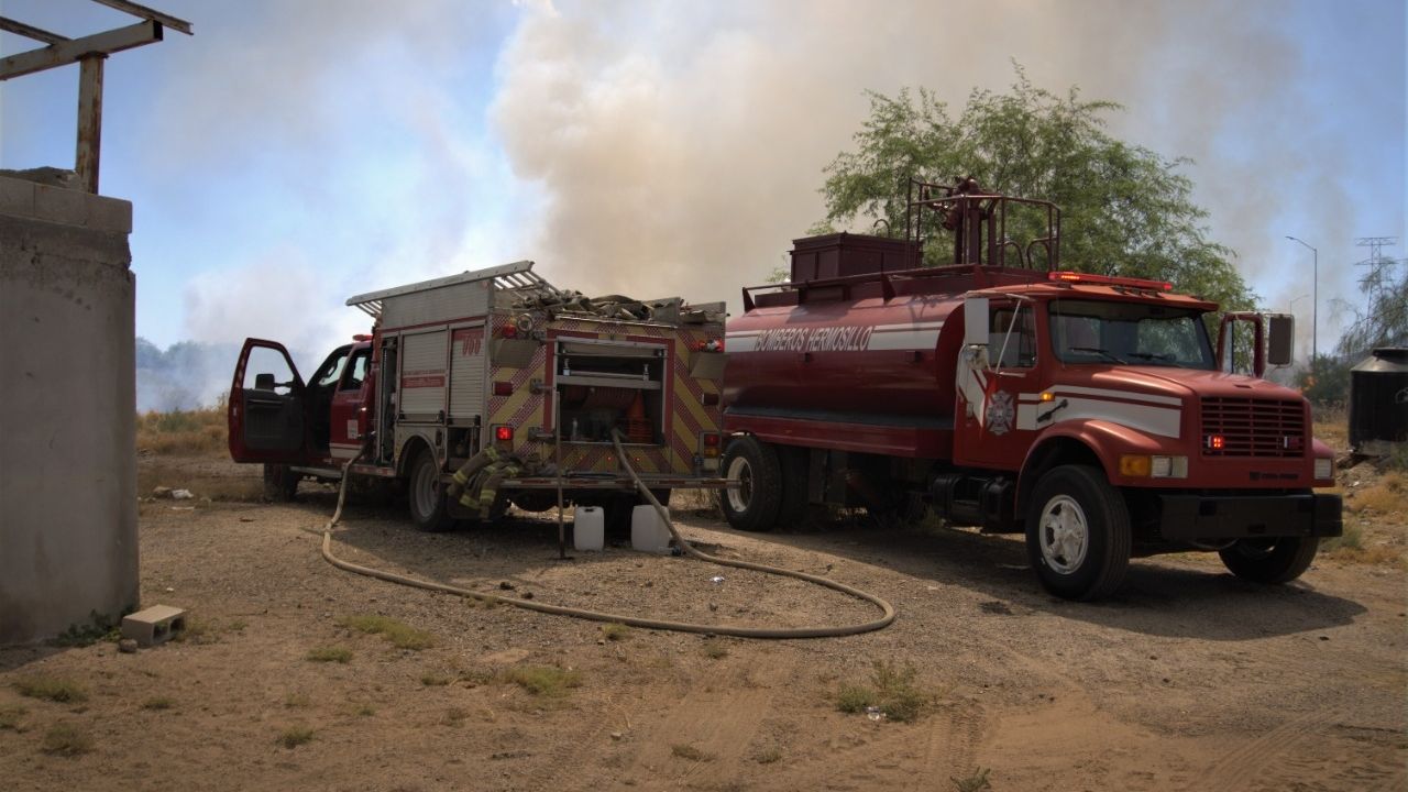 Bomberos de Hermosillo sofocan incendio en el Vado del Río