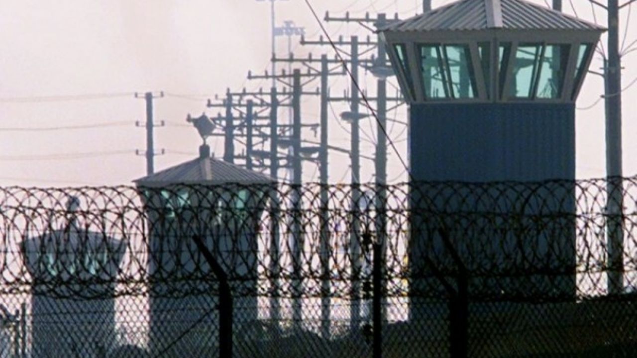 Presunto líder de la mafia en México es asesinado por reclusos en cárcel de EU