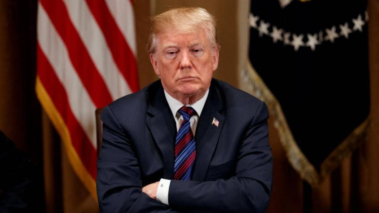 Donald Trump amenaza con no ver la NFL si jugadores se arrodillan