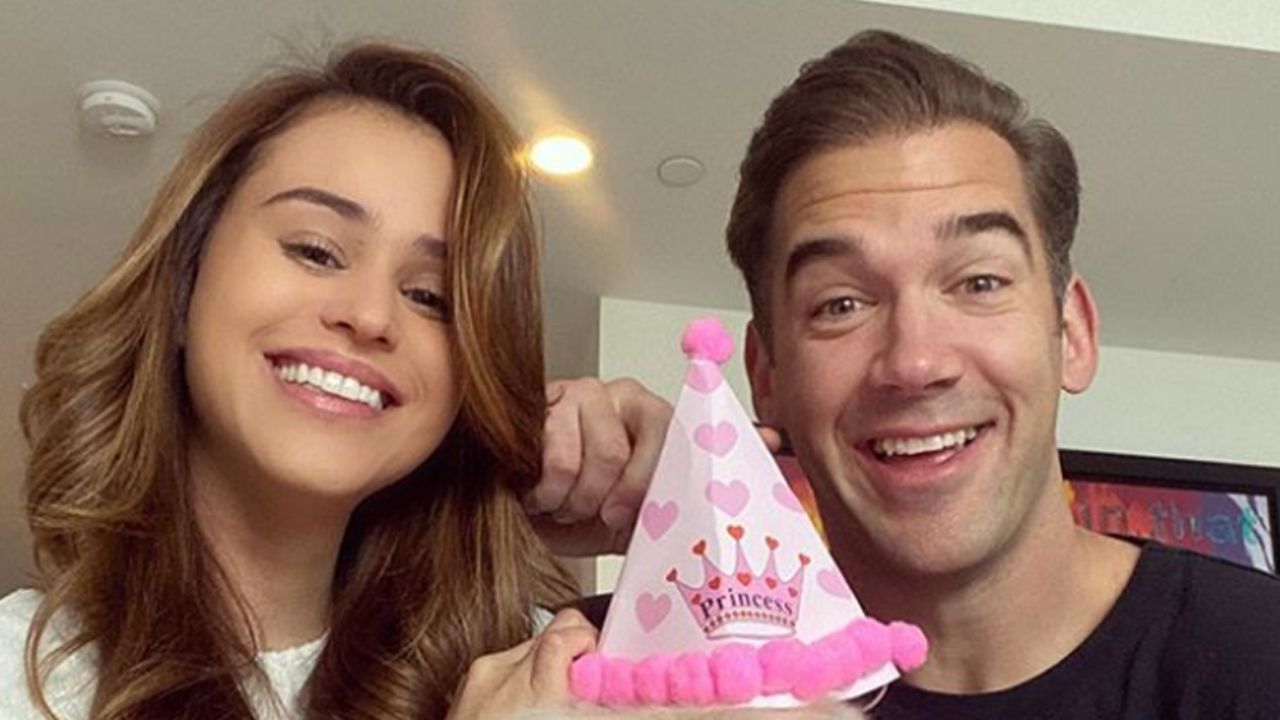 ¡Goloso! Lewis Howes presume con orgullo las ‘pompis’ de su novia, Yanet García