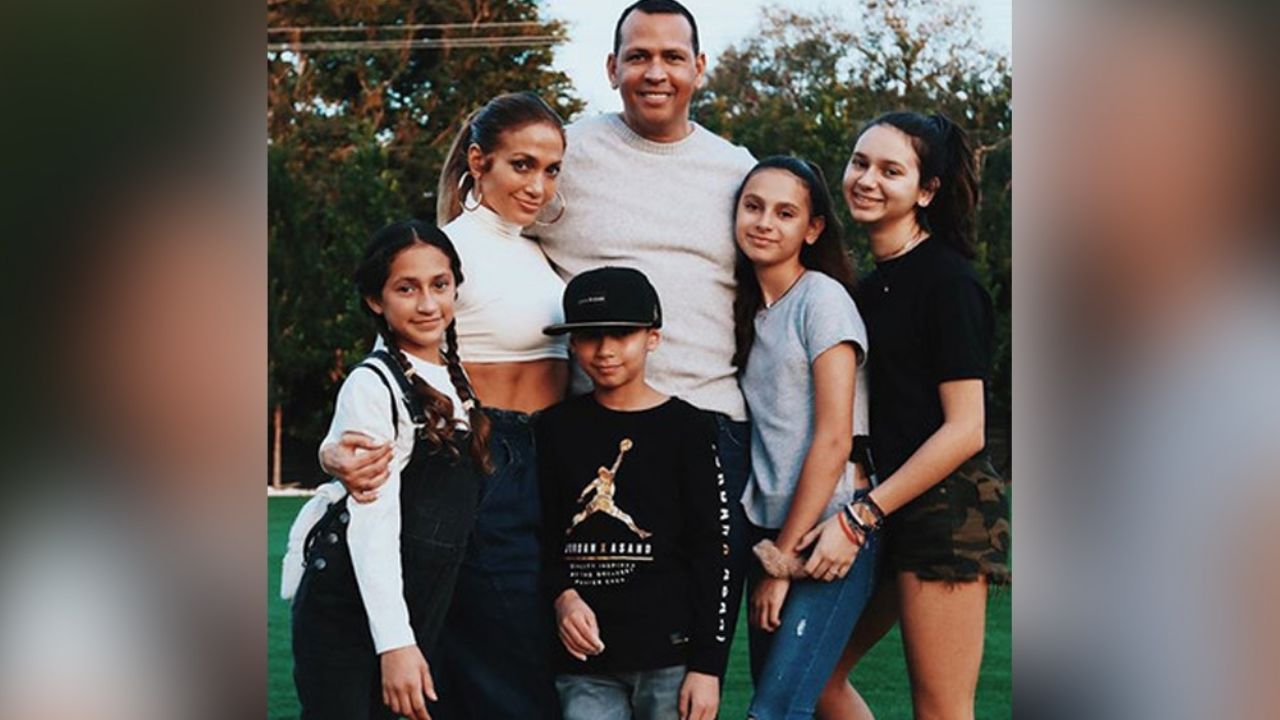 Jennifer Lopez y A Rod sorprenden a sus 4 hijos al anunciar un nuevo integrante a la familia