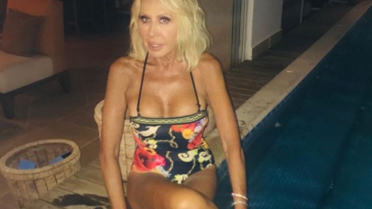 En revelador traje de baño, Laura Bozzo canta ‘Rata de dos patas’ a “todos los desgraciados”