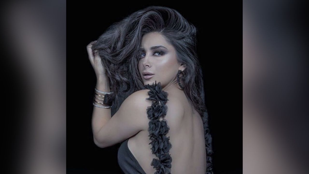 Serrath de ‘Enamorándos’ calienta al enseñarlo todo en un descarado escote