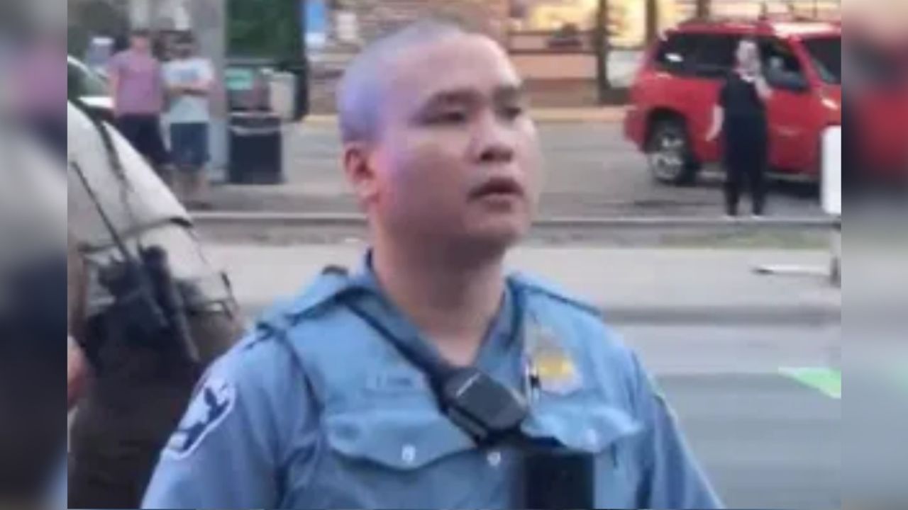 VIDEO: Filtran nuevas imágenes de oficial que ayudó en la detención de George Floyd