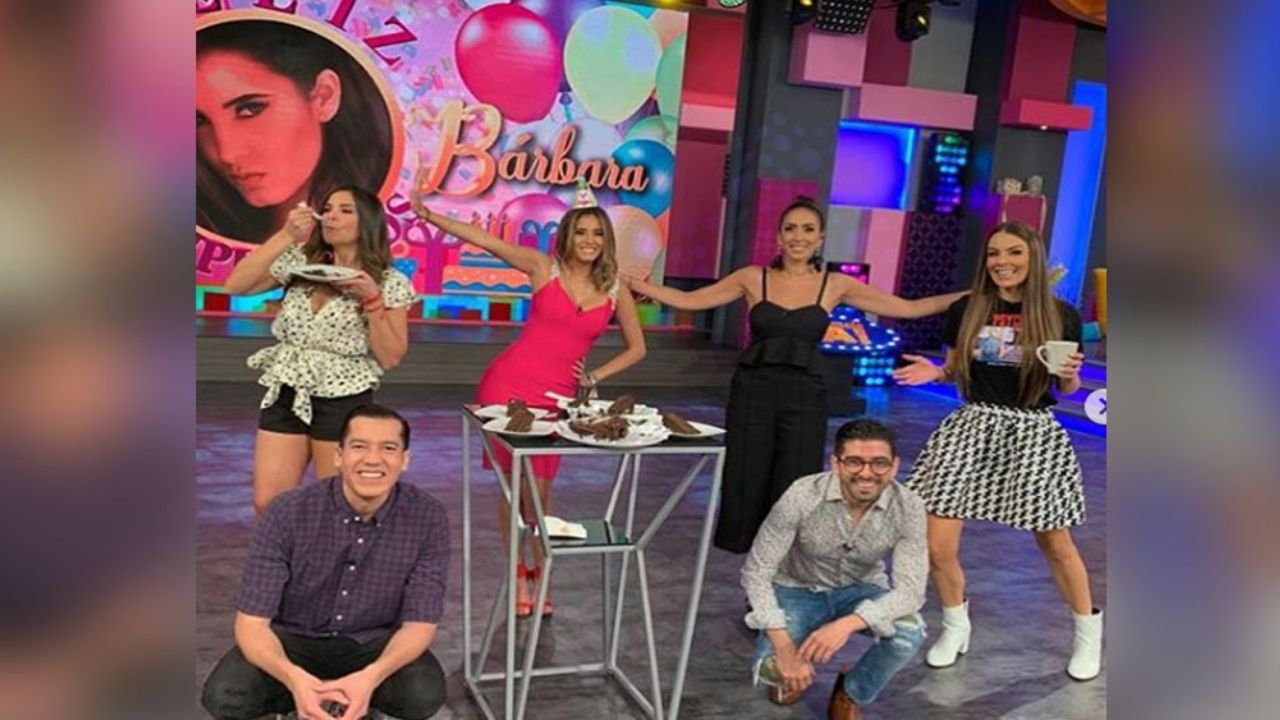 ¿A punto de sufrir terrible caída? Conductoras de ‘Cuéntamelo Ya’ celebraban cumpleaños
