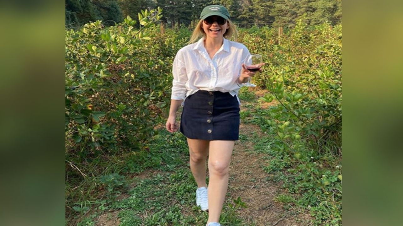 Camila Sodi pierde el control ¡y se levanta el vestido! para lucir provocativa