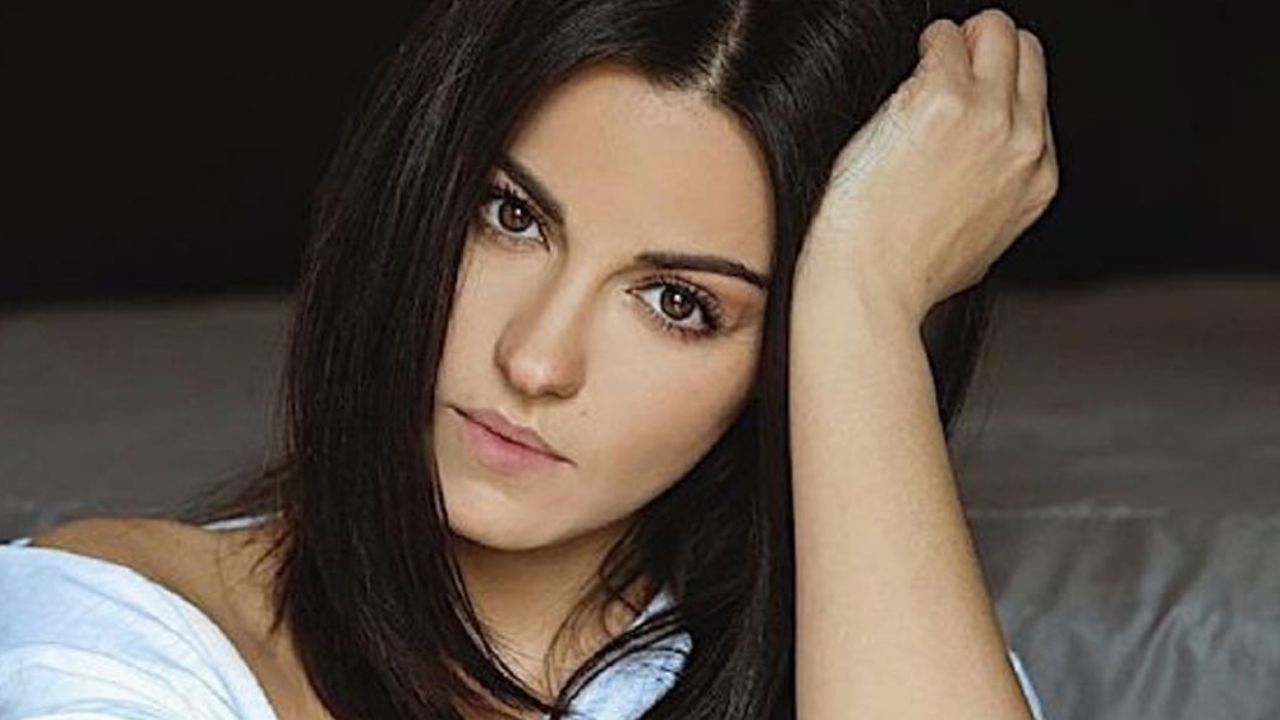 Maite Perroni de ‘Oscuro Deseo’ cautiva a fans al mostrarse en arriesgado ‘outfit’ negro