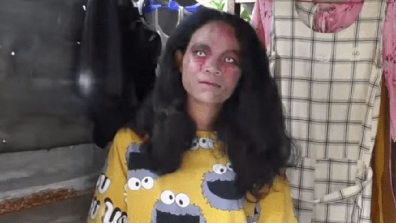 VIRAL: Mujer se viste de zombie para vender ropa de quienes pasaron a mejor vida