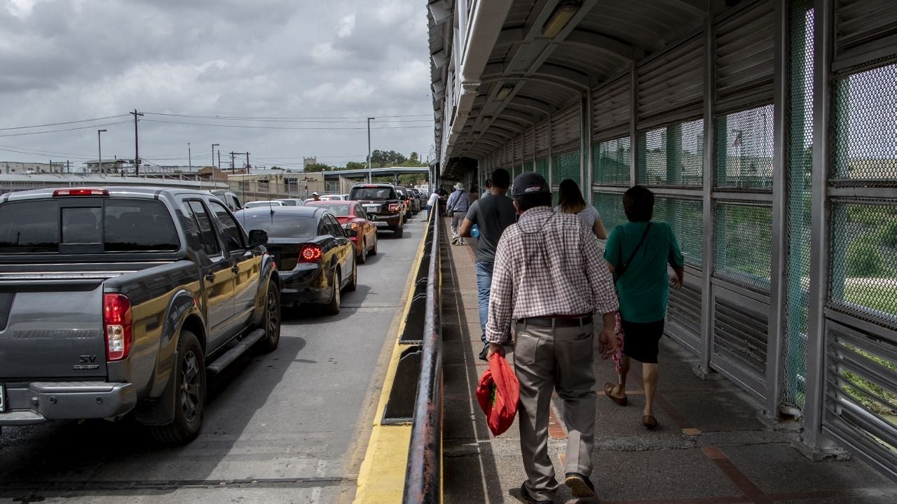 México y Estados Unidos acuerdan mantener cierre de fronteras por un mes más