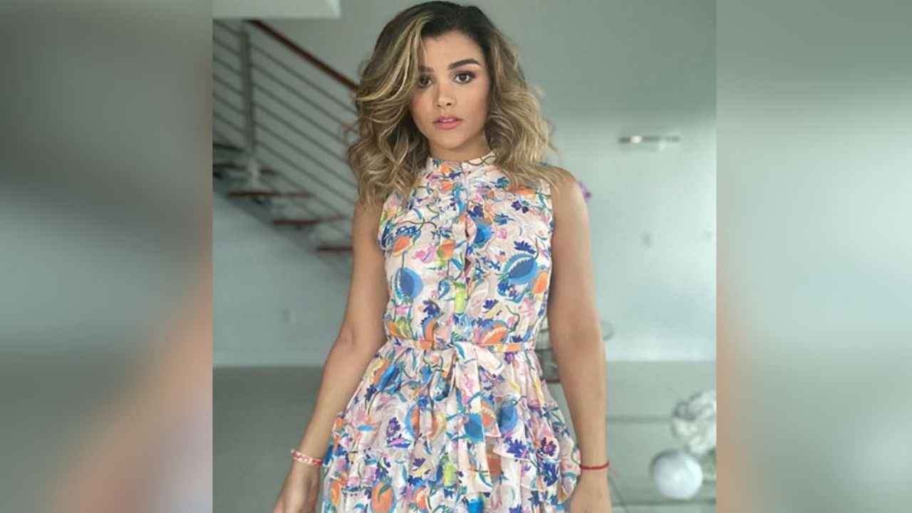 Clarissa Molina desata suspiros en Univision al utilizar escotado ‘outfit’