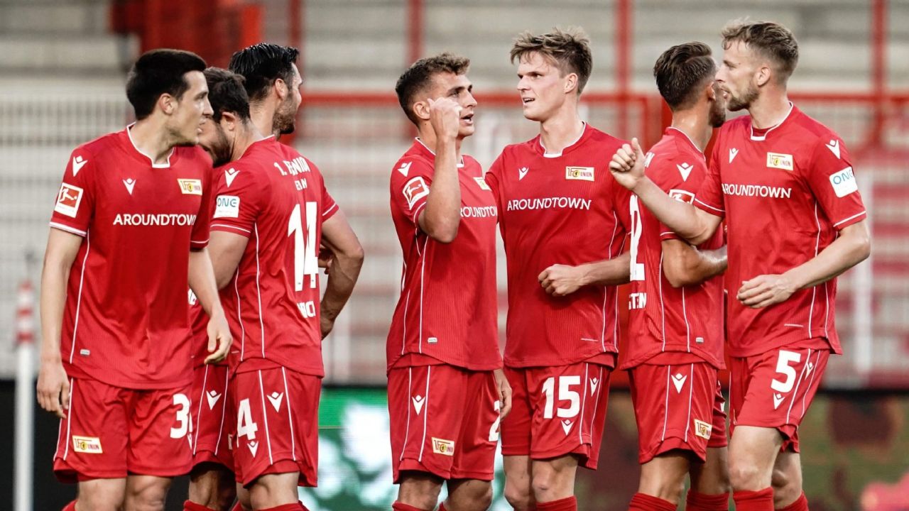 Union se mantienen en la Bundesliga y los fanáticos festejan en árboles