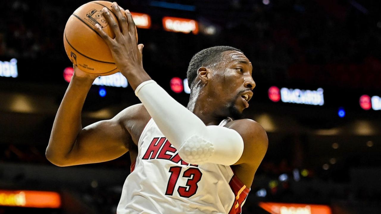 Adebayo se encuentra preocupado por su futuro cuando regrese la NBA