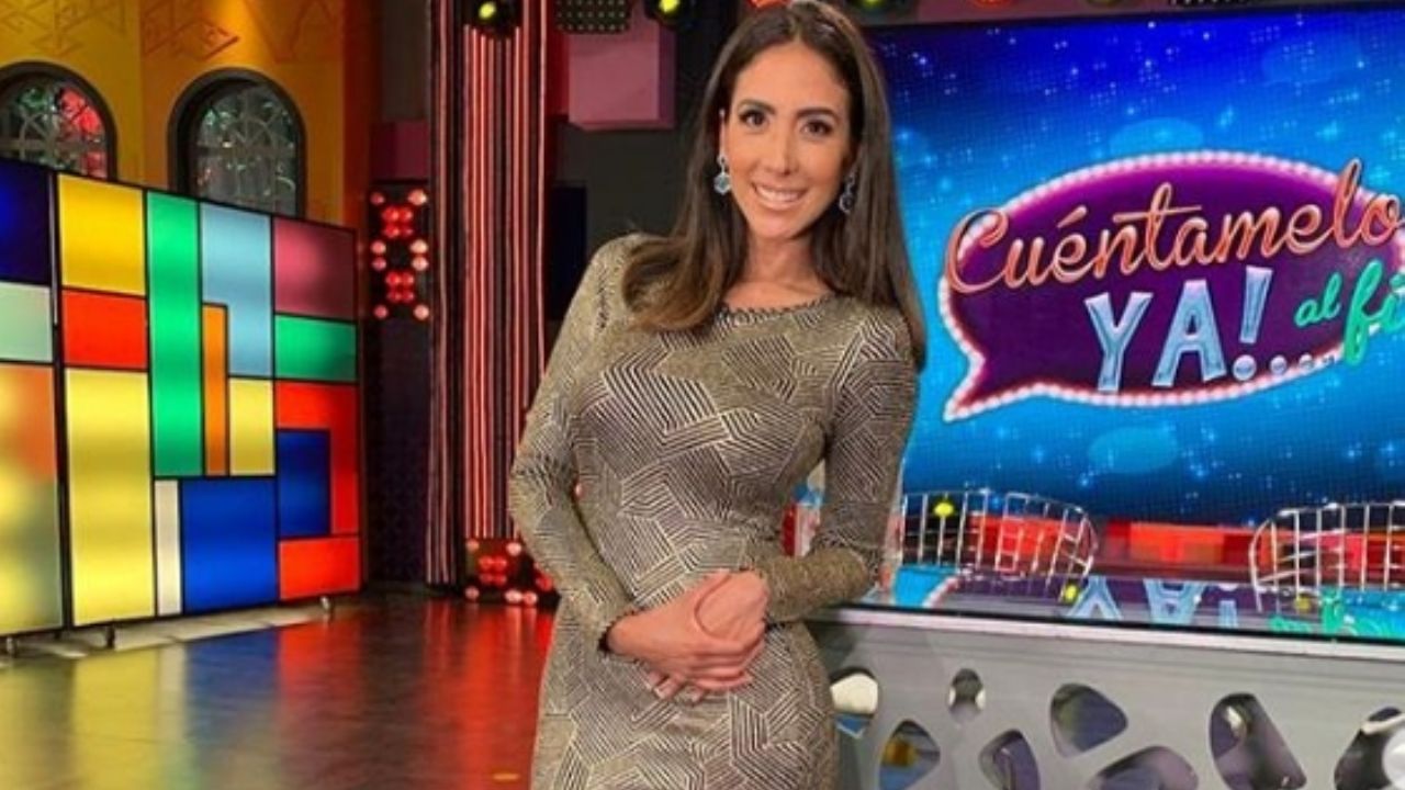 Cynthia Urías acalora ‘Cuentamelo Ya!’ al enseñar de todo en apretadito vestido rojo pasión