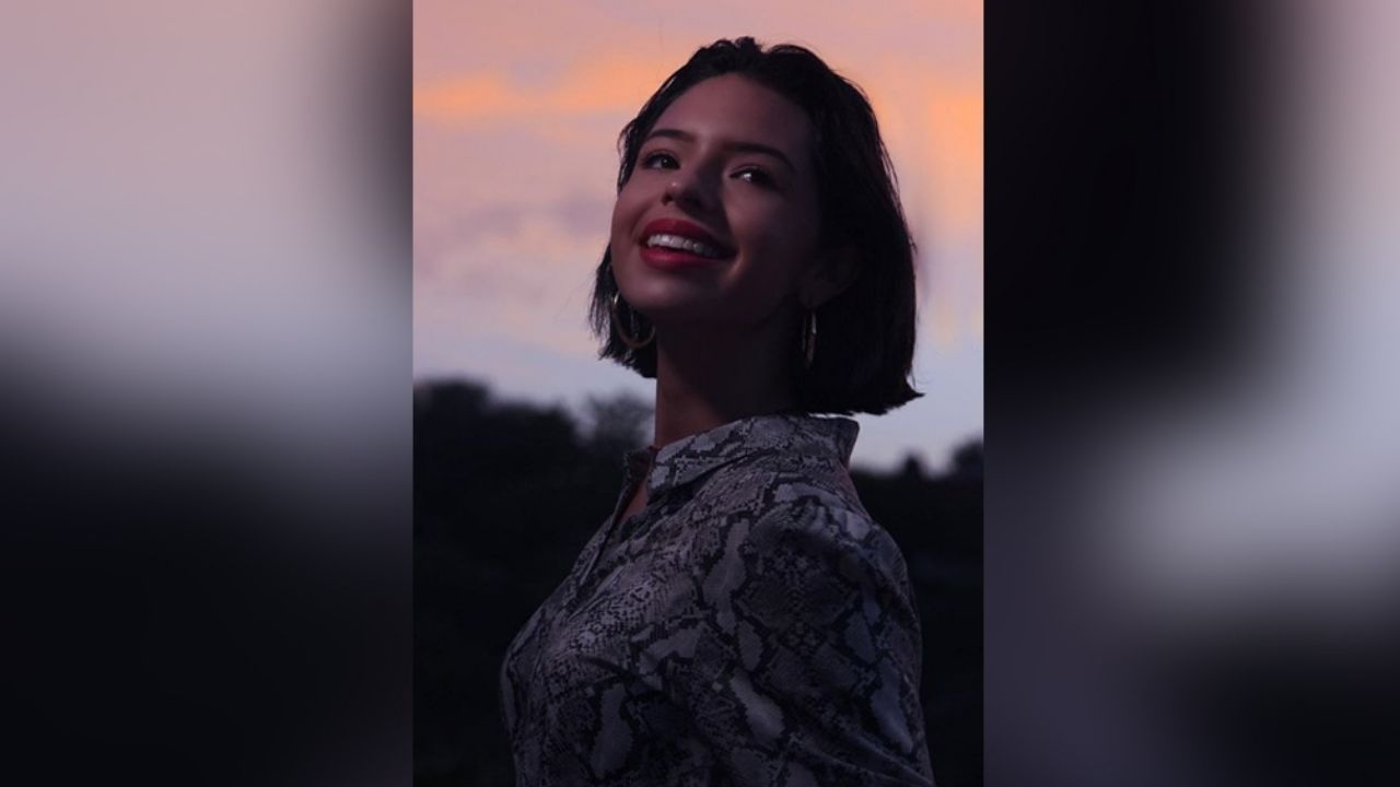 Ángela Aguilar contagia el ritmo a sus familia y realizan sensual baile