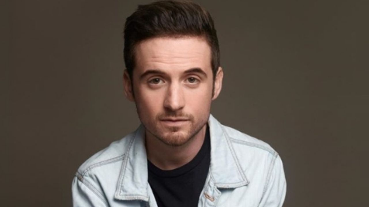 Actor de ‘Club de Cuervos’ aclara si tiene enemistad con Belinda tras trabajar juntos