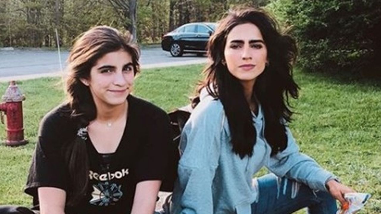 Mar Alexa, hija de Bárbara de Regil, se luce en traje de baño para tomar el sol