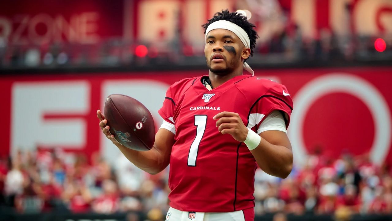 Kyler Murray lanza advertencia y dice que se hincará durante el himno