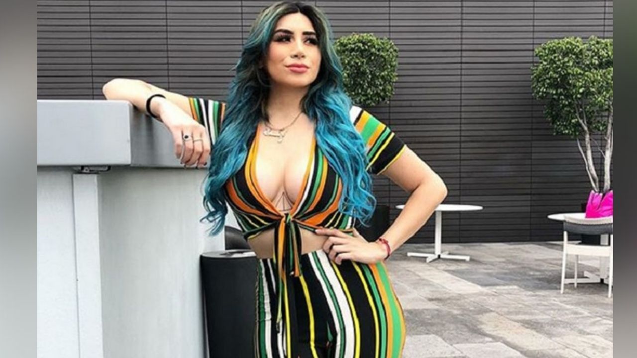 Bañada en lodo, ‘La Bebeshita’ desata el furor al resaltar sus enormes caderas de infarto