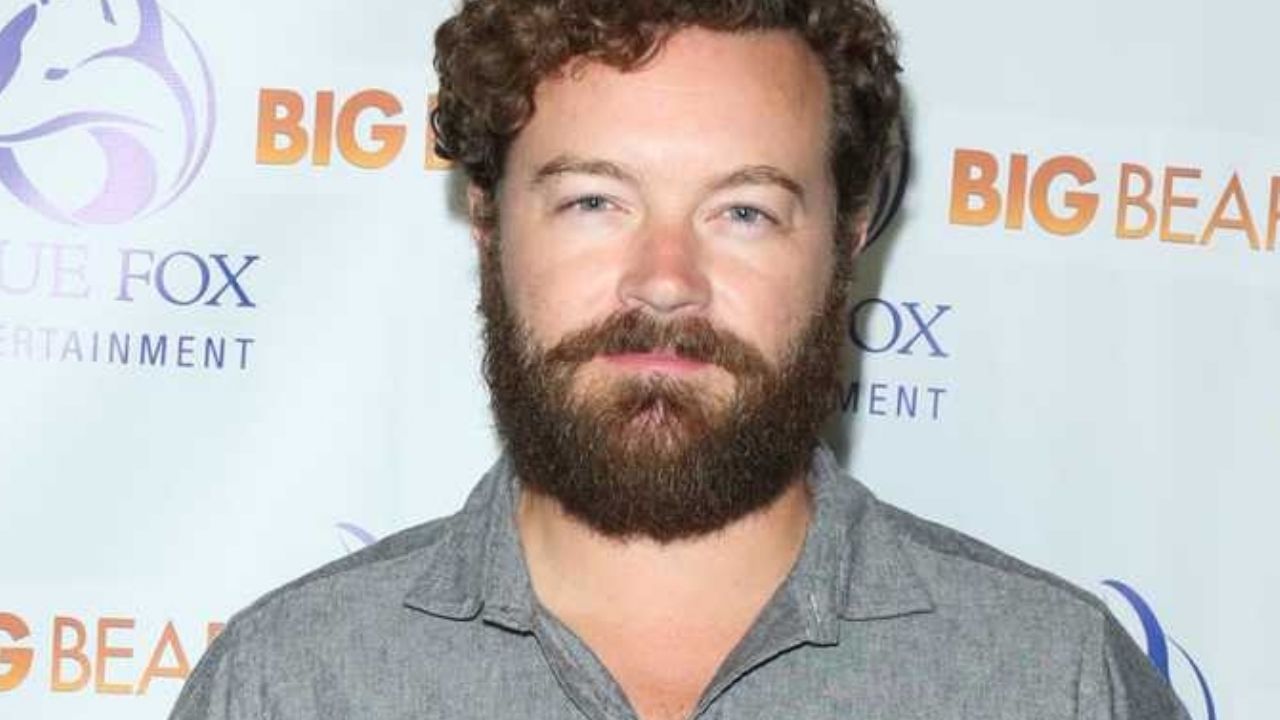 Actor Danny Masterson recibe cargos por violación a 3 mujeres; podría pasar 45 años en prisión
