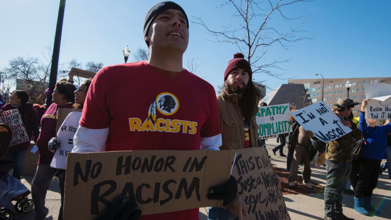 Moviemientos sobre racismo han revivido la polémica alrededor de los Redskins