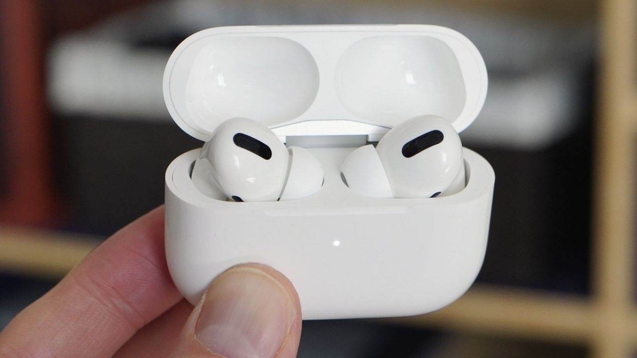 Joven resulta con lesiones tras explotarle sus Airpods dentro de sus orejas