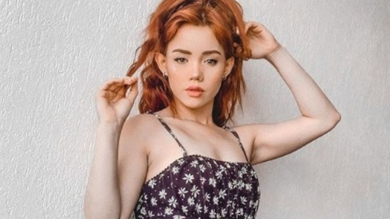 “Traviesa”: Dalú de ‘La Academia’ posa sobre una maleta y enamora a fans