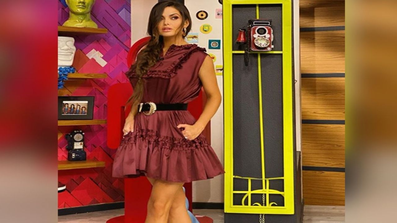 Marisol González enamora en ‘Hoy’ con un colorido y sensacional ‘outfit’