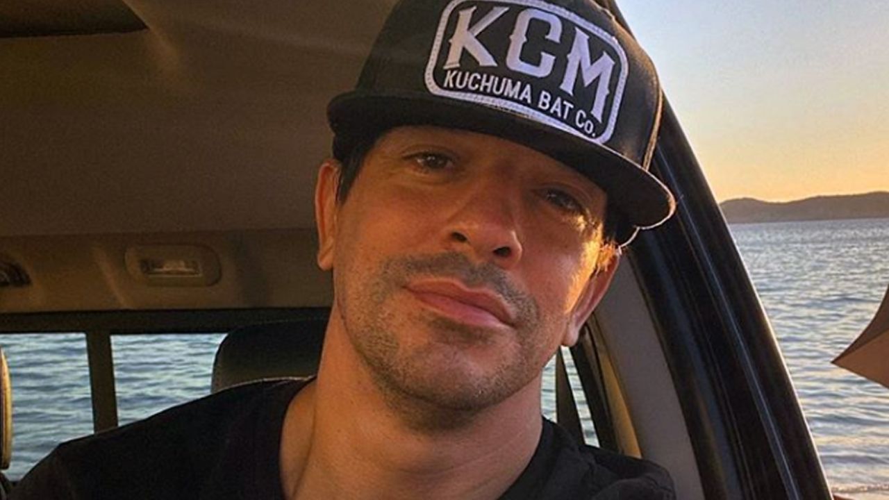 Con toalla en cintura, Yahir luce sus ‘cuadritos’ y desata ‘la locura’ entre sus fans