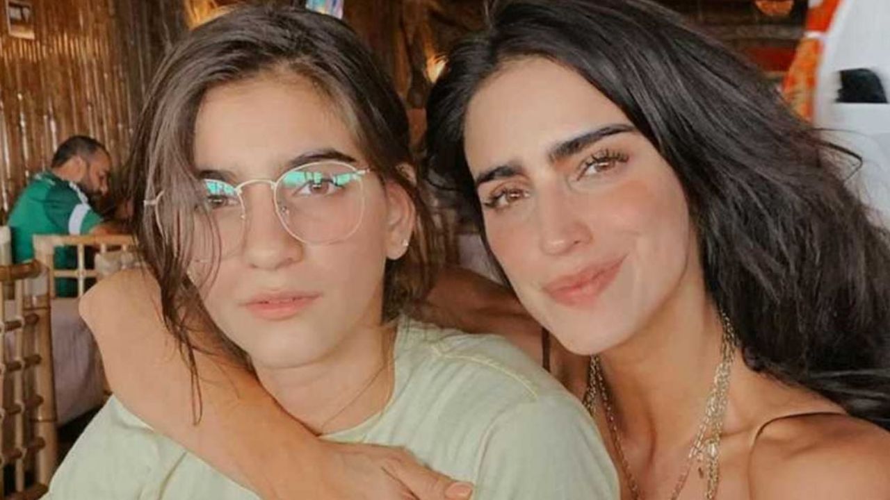 ¿Y lo fitness? Bárbara de Regil es devorada por las críticas por comer Cheetos