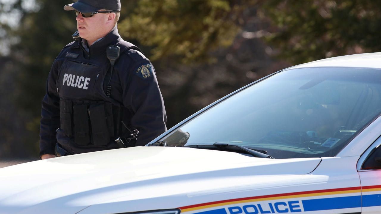 Dos hombres inician tiroteo en Toronto; se reporta al menos un muerto