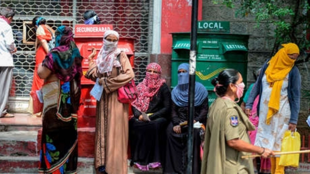 Niña de 11 años causa conmoción en la India por llorar lágrimas de sangre
